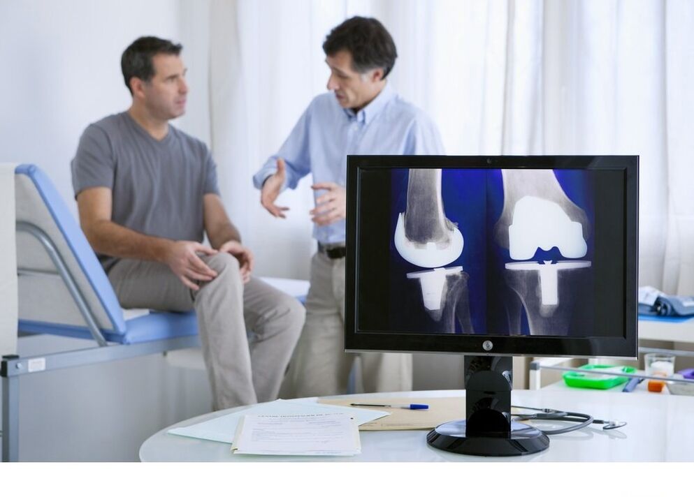 Arthrosis of knee joints in Figure X -Ray